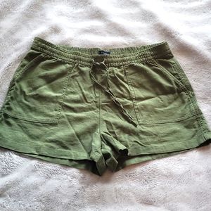 J.Crew women's Linen shorts, 2.5 in inseam, sz M, khaki green